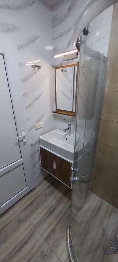 Hostel Gomani Batumi Esterno foto