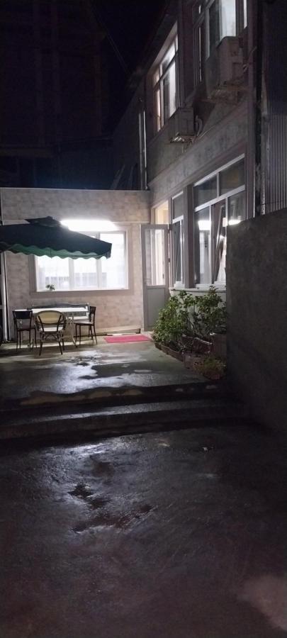 Hostel Gomani Batumi Esterno foto